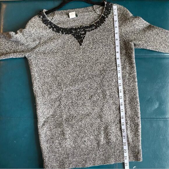 J. Crew Sweaters Gray Lambswool Boyfriend Black sequin crew neck pull over XS - Picture 4 of 9